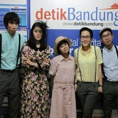 Penantian Tiga Tahun Album Perdana Angsa dan Serigala