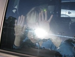 Jangan Tinggalkan Anak Sendirian di Dalam Mobil