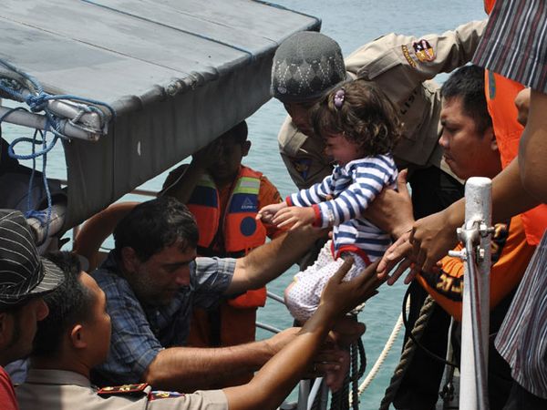 62 Imigran Diselamatkan Nelayan Tanjung Lesung 62 Imigran Diselamatkan Nelayan Tanjung Lesung