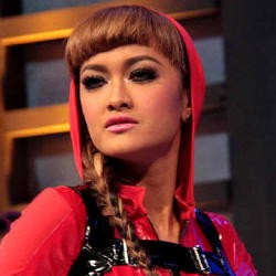 Jupe Siap Ganti Nama Jika Resmi Jadi Istri Gaston