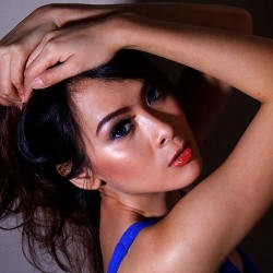 Sandra Angela, si Pemalu yang Menjelma Jadi Cewek Seksi