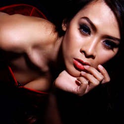 Sandra Angela Tolak Foto Telanjang Meski Banjir Tawaran