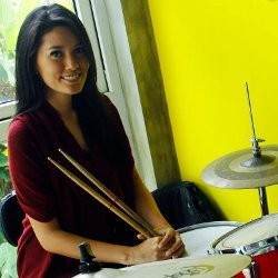 Titi Sjuman: Jalan di Catwalk, Seperti Main Drum 5 Jam