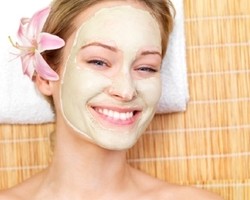 3 Masker Alami Untuk Kempiskan Jerawat