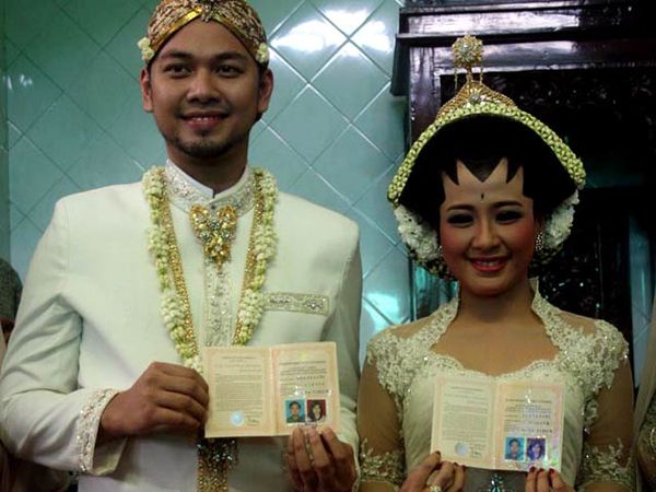 Astrid Resmi Dinikahi Arlan