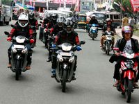 Adu Irit Honda Supra X Helm In