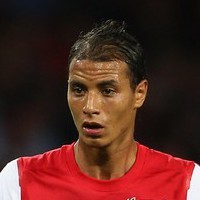 Chamakh Tak Keluhkan Taktik Arsenal