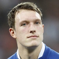 Phil Jones Impikan Kapteni Inggris