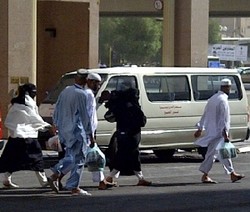  Di Madinah Angin Berhembus Kencang Membawa Debu