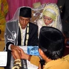 Warga Bandung Ramai-ramai Menikah di 20/11/2011