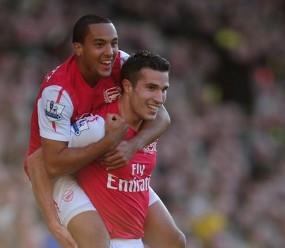 Van Persie Menangkan Arsenal