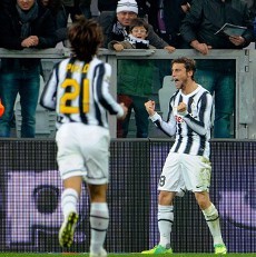 Bekuk Palermo, Juve ke Puncak Klasemen