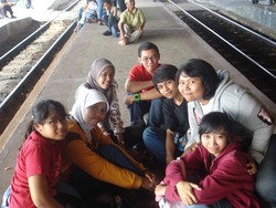 Indahnya berkeliling sejarah menggunakan komuter