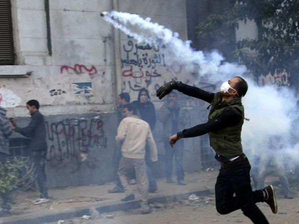 Demonstran dan Polisi Mesir Bentrok
