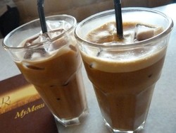 Slurppp... Wanginya Kopi Putih asli Ipoh!