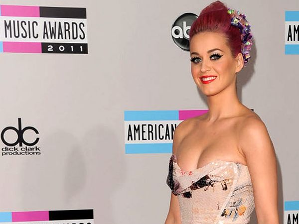 Artis-artis di Red Carpet American Music Awards 2011