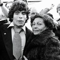 Maradona Makamkan Ibunda