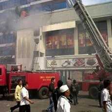  Restoran Holiday di Semarang Terbakar, Pengunjung Panik