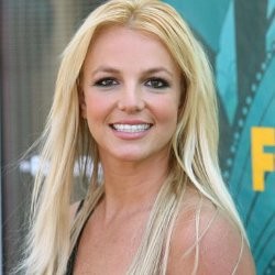 Britney Spears Meliuk-liuk dengan Lagu Marilyn Manson