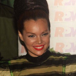 Dewi Sandra Siap Menikah Lagi?