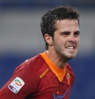Pjanic Ingin Bawa Roma Finis Tiga Besar