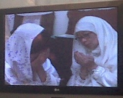 Jelang Pernikahan, Aliya Rajasa Bertangisan dengan Ibunya