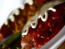 Sosis dan Lidah pun Berdesis