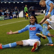 Cavani Dua Gol, Napoli Tundukkan City 2-1