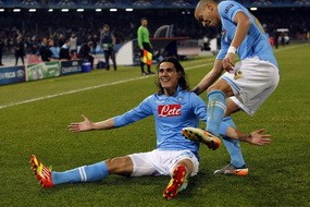 Cavani Dua Gol, Napoli Tundukkan City 2-1