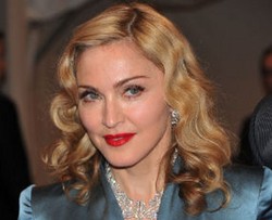 Merasa Senasib, Madonna Semangati Demi Moore