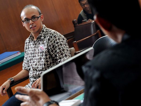 Sidang Charlie iPad Hadirkan Ahli Gadget