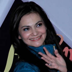 Tampil Baru, Cut Tari Ingin Orang Lupakan Masa Lalunya