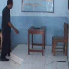 Gedung SMP Retak-retak Pasca Tanggul Bengawan Solo Longsor