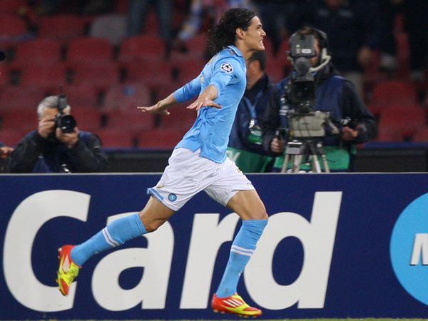 Cavani Bawa Napoli Tundukan City