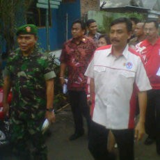 Menpora Melayat ke Rumah Suporter yang Tewas di GBK