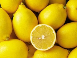 Kulit Mulus dan Nafas Segar Berkat Lemon 