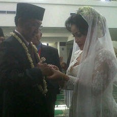 Pancen Oye! Dalang Ki Manteb Menikah Ketujuh Kalinya