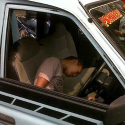 Sopir Tembak Mabuk dan Tertidur Saat Kendarai Mikrolet M-16