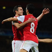 Van Persie Loloskan Arsenal ke 16 Besar