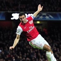 Song & Wenger Kompak Sanjung Van Persie