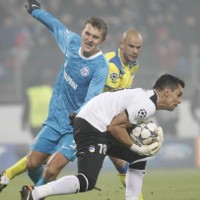 Imbangi Zenit, APOEL Lolos