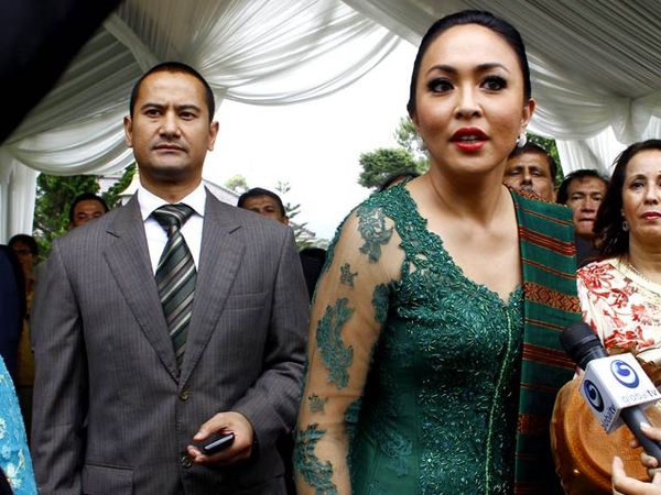 Angie & Muji Hadiri Pernikahan Ibas