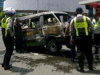 Angkot Jurusan Joyoboyo-Porong Terbakar