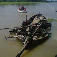 Razia Penambang Pasir, Satpol PP Bakar Perahu Penambang