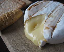 Camembert, Gurih Mulus Meleleh di Lidah