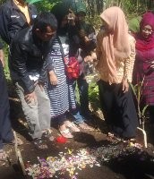 Farisa Julaeka, Balita Penderita Tumor Mata Dimakamkan Pagi Ini