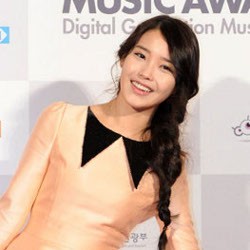 IU Jatuh di Panggung 2011 Melon Music Awards