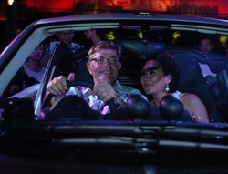 Lagi Honeymoon di Bali? Sewa smart fortwo 