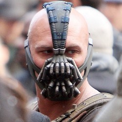 Bane Tak Akan Ragu Membunuh Wanita Hamil