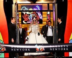 10 Produk Unik Terbaru Rancangan Lady Gaga